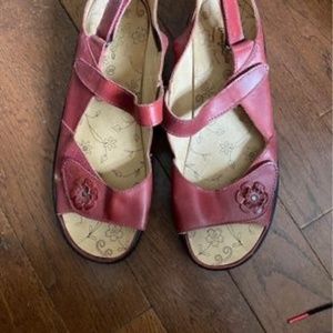 Ladies Red Leather Portofino Sandals  Size 9